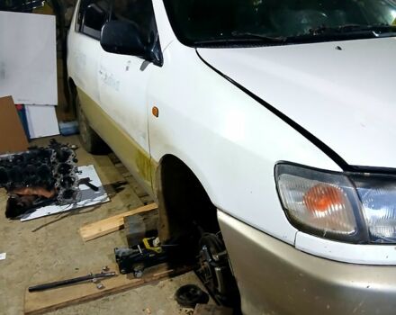 Белый Тойота Пикник, объемом двигателя 2.2 л и пробегом 600 тыс. км за 1800 $, фото 1 на Automoto.ua