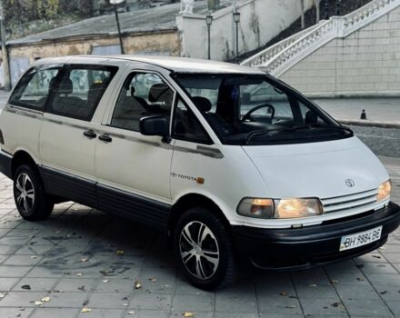 Белый Тойота Превиа, объемом двигателя 2.4 л и пробегом 340 тыс. км за 2600 $, фото 2 на Automoto.ua