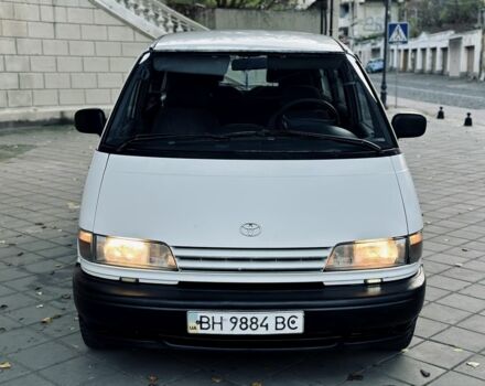 Белый Тойота Превиа, объемом двигателя 2.4 л и пробегом 340 тыс. км за 2600 $, фото 1 на Automoto.ua