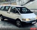 Белый Тойота Превиа, объемом двигателя 2.4 л и пробегом 340 тыс. км за 2600 $, фото 1 на Automoto.ua