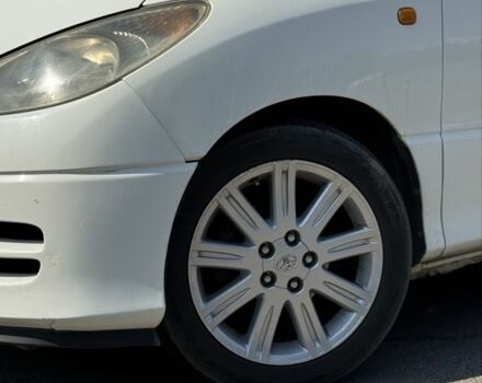 Белый Тойота Превиа, объемом двигателя 2.4 л и пробегом 280 тыс. км за 5299 $, фото 4 на Automoto.ua