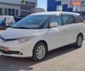 Белый Тойота Превиа, объемом двигателя 2.4 л и пробегом 223 тыс. км за 9590 $, фото 1 на Automoto.ua