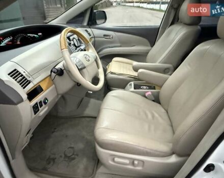 Белый Тойота Превиа, объемом двигателя 2.36 л и пробегом 182 тыс. км за 9500 $, фото 33 на Automoto.ua