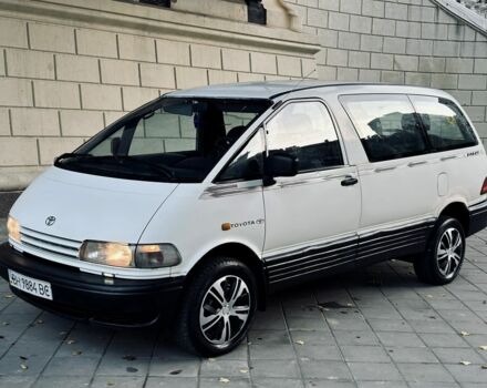 Белый Тойота Превиа, объемом двигателя 2.4 л и пробегом 340 тыс. км за 2600 $, фото 1 на Automoto.ua