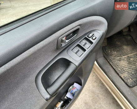 Бежевый Тойота Превиа, объемом двигателя 2.4 л и пробегом 185 тыс. км за 8500 $, фото 26 на Automoto.ua