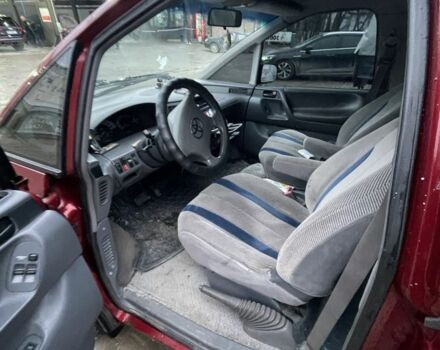 Красный Тойота Превиа, объемом двигателя 2.4 л и пробегом 460 тыс. км за 2500 $, фото 5 на Automoto.ua