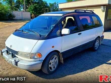 Тойота Превиа, объемом двигателя 2.4 л и пробегом 300 тыс. км за 2200 $, фото 1 на Automoto.ua