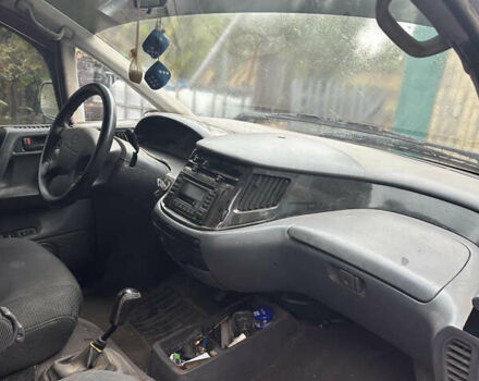 Серый Тойота Превиа, объемом двигателя 2.4 л и пробегом 450 тыс. км за 3500 $, фото 3 на Automoto.ua