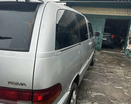 Серый Тойота Превиа, объемом двигателя 2.4 л и пробегом 450 тыс. км за 3500 $, фото 1 на Automoto.ua