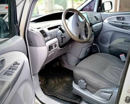 Серый Тойота Превиа, объемом двигателя 2.4 л и пробегом 240 тыс. км за 5900 $, фото 8 на Automoto.ua