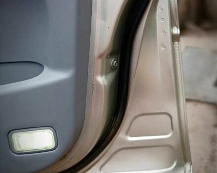 Серый Тойота Превиа, объемом двигателя 2.4 л и пробегом 240 тыс. км за 5900 $, фото 2 на Automoto.ua