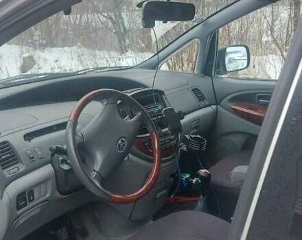 Серый Тойота Превиа, объемом двигателя 2 л и пробегом 360 тыс. км за 7500 $, фото 2 на Automoto.ua