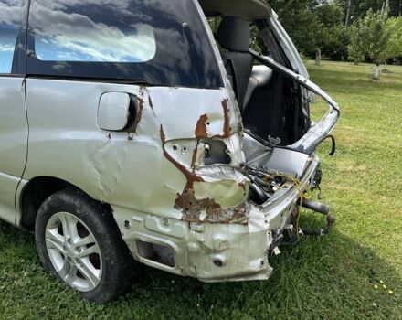 Серый Тойота Превиа, объемом двигателя 2 л и пробегом 300 тыс. км за 2722 $, фото 4 на Automoto.ua