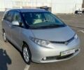 Серый Тойота Превиа, объемом двигателя 2.36 л и пробегом 330 тыс. км за 11000 $, фото 1 на Automoto.ua