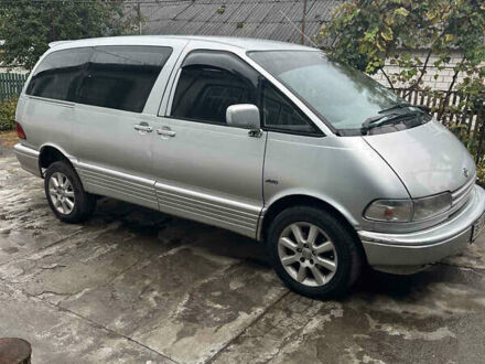 Серый Тойота Превиа, объемом двигателя 2.4 л и пробегом 450 тыс. км за 3500 $, фото 1 на Automoto.ua