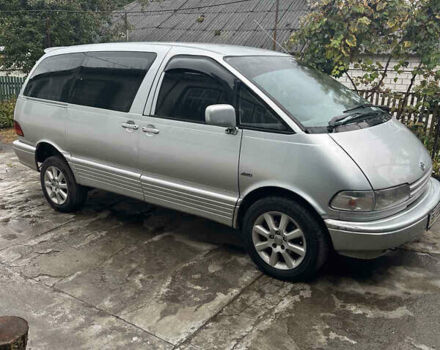 Серый Тойота Превиа, объемом двигателя 2.4 л и пробегом 450 тыс. км за 3500 $, фото 1 на Automoto.ua