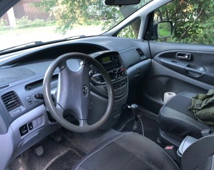 Сірий Тойота Превіа, об'ємом двигуна 2 л та пробігом 500 тис. км за 3800 $, фото 1 на Automoto.ua