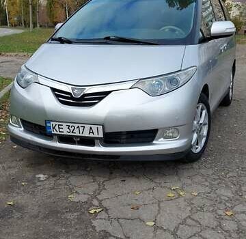 Серый Тойота Превиа, объемом двигателя 2.4 л и пробегом 700 тыс. км за 8800 $, фото 1 на Automoto.ua