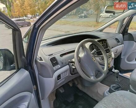 Синій Тойота Превіа, об'ємом двигуна 2 л та пробігом 197 тис. км за 6500 $, фото 11 на Automoto.ua
