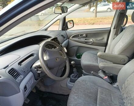 Синій Тойота Превіа, об'ємом двигуна 2 л та пробігом 197 тис. км за 6500 $, фото 19 на Automoto.ua