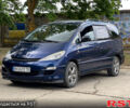 Синий Тойота Превиа, объемом двигателя 2 л и пробегом 276 тыс. км за 7400 $, фото 1 на Automoto.ua
