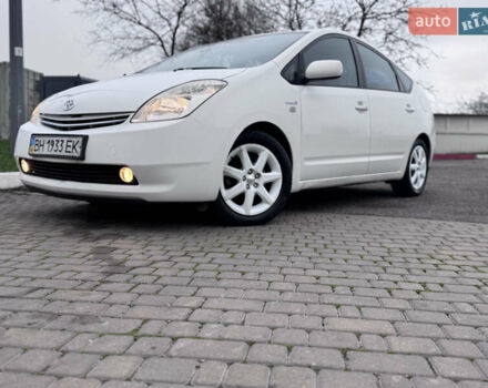 Белый Тойота Приус, объемом двигателя 1.5 л и пробегом 270 тыс. км за 5750 $, фото 3 на Automoto.ua