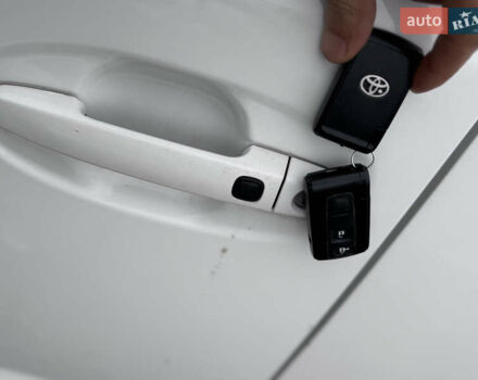 Белый Тойота Приус, объемом двигателя 1.5 л и пробегом 270 тыс. км за 5750 $, фото 32 на Automoto.ua