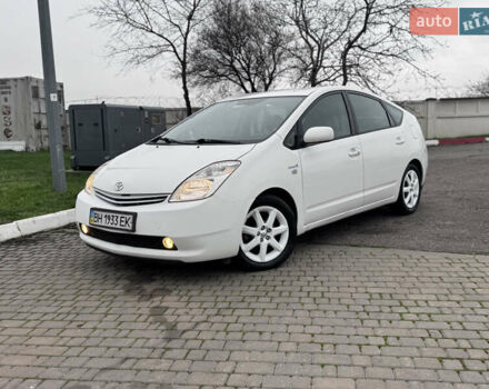 Белый Тойота Приус, объемом двигателя 1.5 л и пробегом 270 тыс. км за 5750 $, фото 4 на Automoto.ua