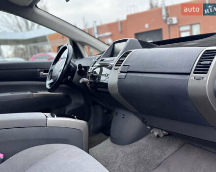 Белый Тойота Приус, объемом двигателя 1.5 л и пробегом 270 тыс. км за 5750 $, фото 27 на Automoto.ua