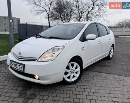 Белый Тойота Приус, объемом двигателя 1.5 л и пробегом 270 тыс. км за 5750 $, фото 1 на Automoto.ua