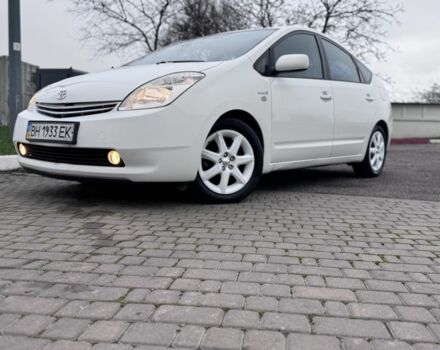 Белый Тойота Приус, объемом двигателя 1.5 л и пробегом 270 тыс. км за 5750 $, фото 1 на Automoto.ua