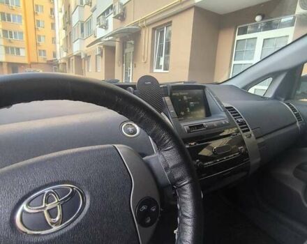 Белый Тойота Приус, объемом двигателя 1.5 л и пробегом 274 тыс. км за 8000 $, фото 4 на Automoto.ua