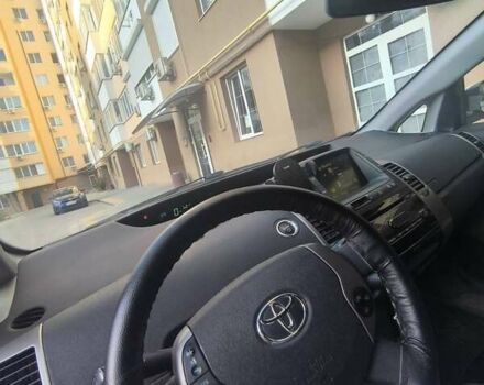 Белый Тойота Приус, объемом двигателя 1.5 л и пробегом 274 тыс. км за 8000 $, фото 3 на Automoto.ua