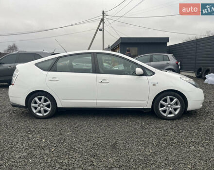 Белый Тойота Приус, объемом двигателя 1.5 л и пробегом 159 тыс. км за 13500 $, фото 2 на Automoto.ua