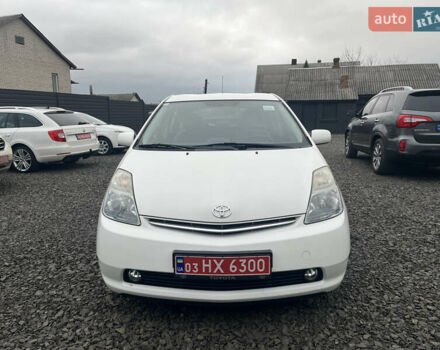 Белый Тойота Приус, объемом двигателя 1.5 л и пробегом 159 тыс. км за 13500 $, фото 1 на Automoto.ua