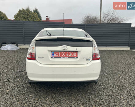 Белый Тойота Приус, объемом двигателя 1.5 л и пробегом 159 тыс. км за 13500 $, фото 4 на Automoto.ua
