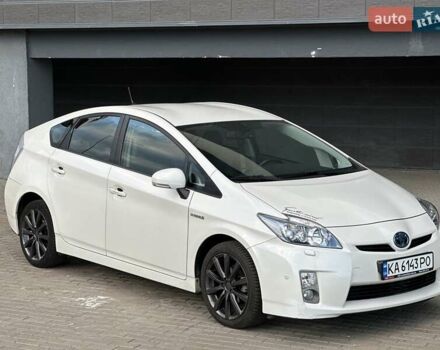 Белый Тойота Приус, объемом двигателя 1.8 л и пробегом 293 тыс. км за 10950 $, фото 1 на Automoto.ua
