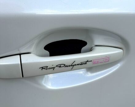 Білий Тойота Пріус, об'ємом двигуна 1.8 л та пробігом 293 тис. км за 10750 $, фото 11 на Automoto.ua