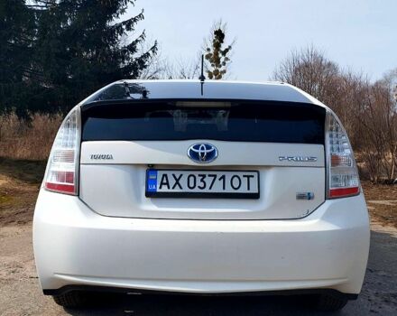 Белый Тойота Приус, объемом двигателя 1.8 л и пробегом 238 тыс. км за 10000 $, фото 5 на Automoto.ua