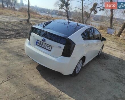 Белый Тойота Приус, объемом двигателя 1.8 л и пробегом 183 тыс. км за 12000 $, фото 3 на Automoto.ua