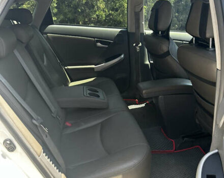 Белый Тойота Приус, объемом двигателя 1.8 л и пробегом 310 тыс. км за 8900 $, фото 6 на Automoto.ua