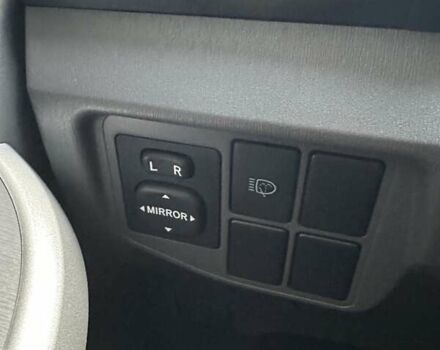 Белый Тойота Приус, объемом двигателя 1.8 л и пробегом 293 тыс. км за 10950 $, фото 26 на Automoto.ua