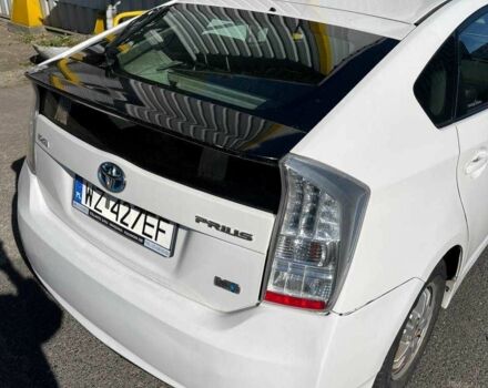 Білий Тойота Пріус, об'ємом двигуна 1.8 л та пробігом 380 тис. км за 9035 $, фото 2 на Automoto.ua