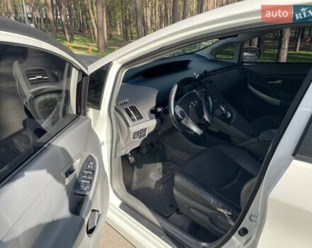 Белый Тойота Приус, объемом двигателя 1.8 л и пробегом 283 тыс. км за 11200 $, фото 10 на Automoto.ua
