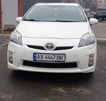 Белый Тойота Приус, объемом двигателя 1.8 л и пробегом 256 тыс. км за 11889 $, фото 1 на Automoto.ua