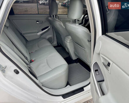 Белый Тойота Приус, объемом двигателя 1.8 л и пробегом 165 тыс. км за 12800 $, фото 23 на Automoto.ua