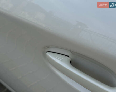 Белый Тойота Приус, объемом двигателя 1.8 л и пробегом 235 тыс. км за 11700 $, фото 9 на Automoto.ua