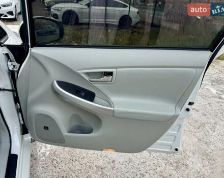 Белый Тойота Приус, объемом двигателя 1.8 л и пробегом 165 тыс. км за 12800 $, фото 27 на Automoto.ua