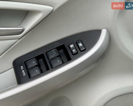 Белый Тойота Приус, объемом двигателя 1.8 л и пробегом 165 тыс. км за 12800 $, фото 11 на Automoto.ua