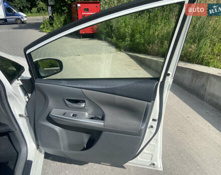 Белый Тойота Приус, объемом двигателя 1.79 л и пробегом 205 тыс. км за 12500 $, фото 13 на Automoto.ua